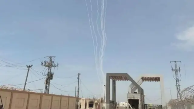 صورة تظهر دخاناً ناجماً عن قصف صاروخي على إسرائيل