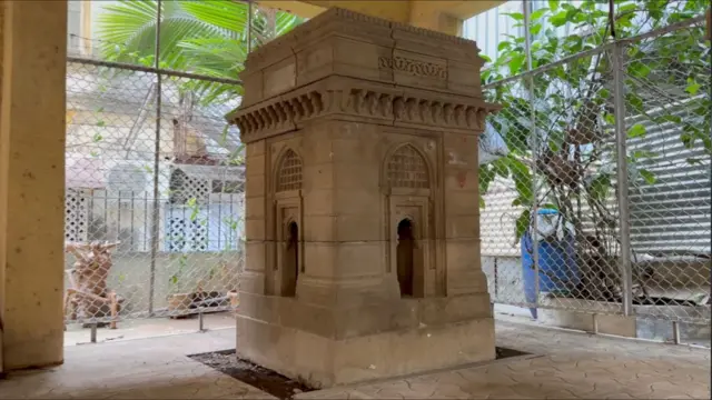 गेटवे ऑफ इंडियाची प्रतिकृती