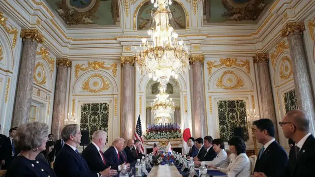 美国总统在华丽的赤坂离宫受到招待