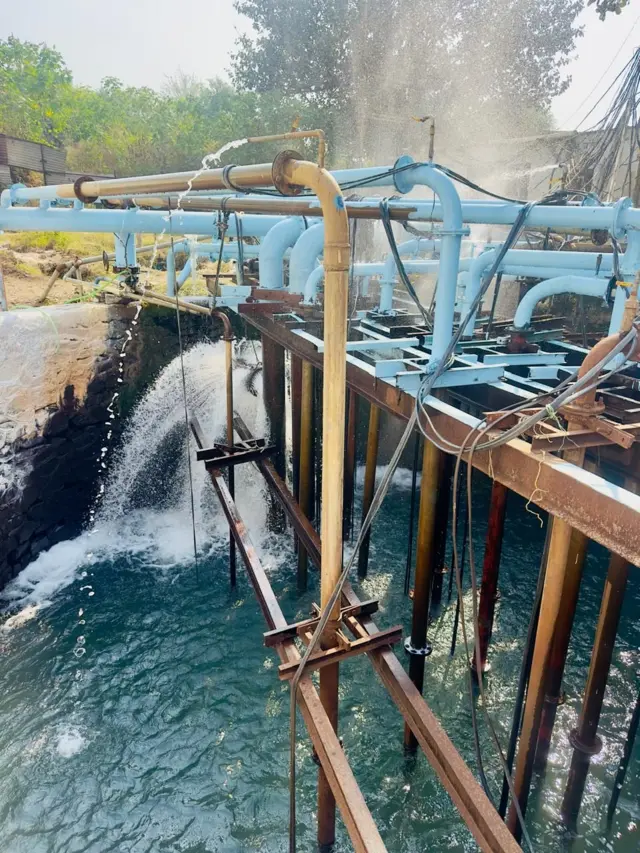 महानगरपालिकेत नव्याने समाविष्ट झालेल्या गावांना पाणीपुरवठा करणारी विहिर.
