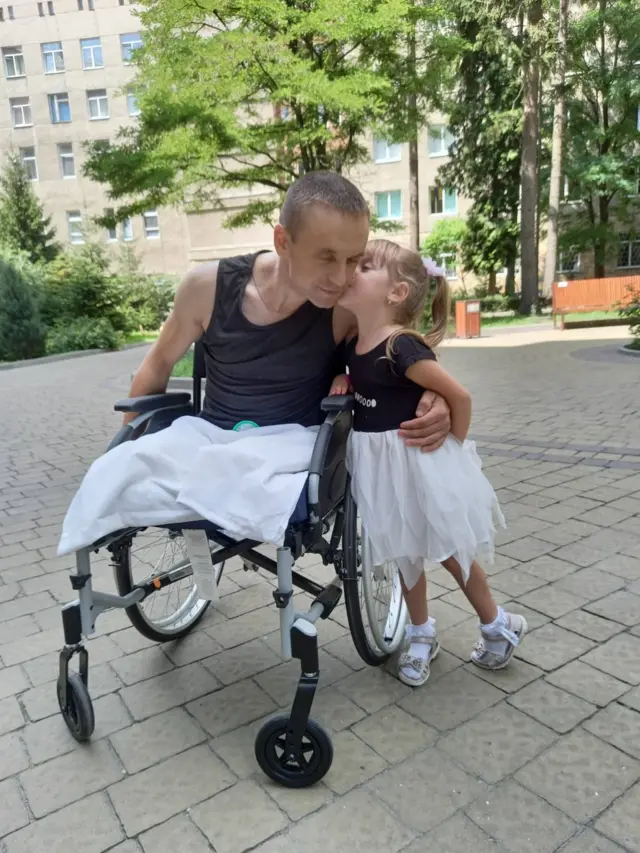 Назар разом з 6-річною донькою Вікторією