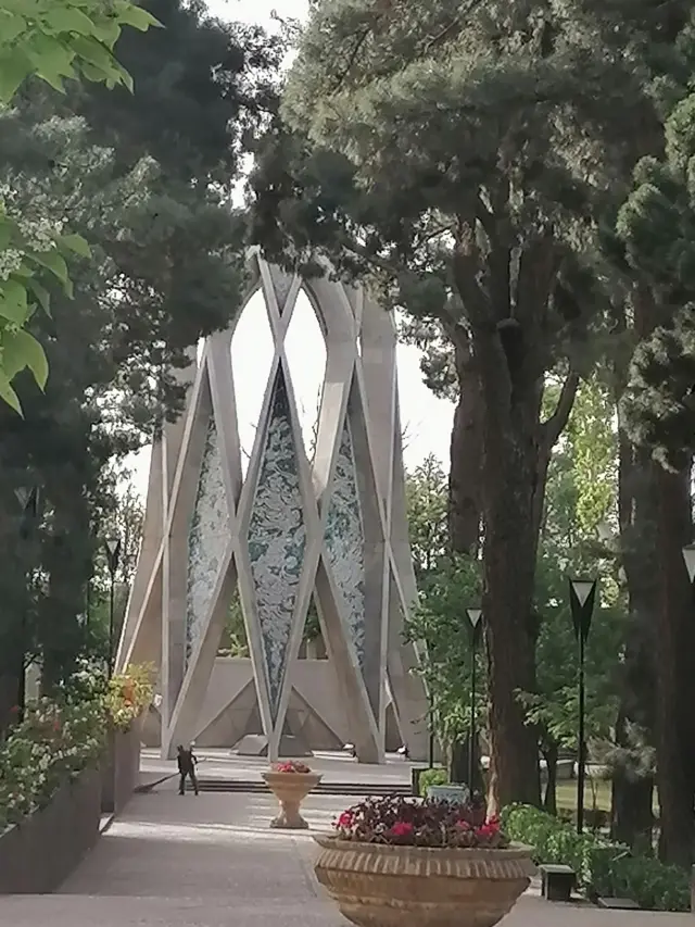 خیام کا مزار