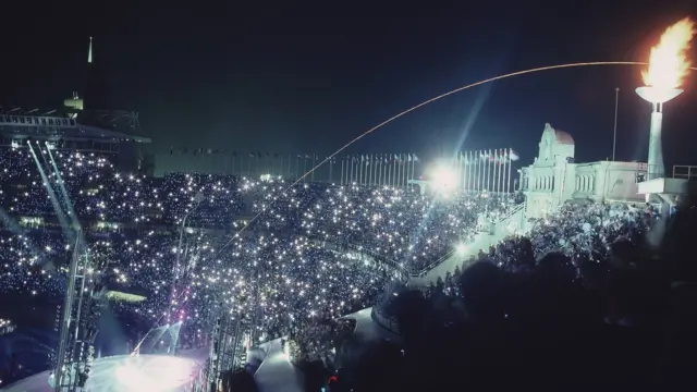 Rebollo'nun meşaleyi yaktığı anın uzaktan görüntüsü