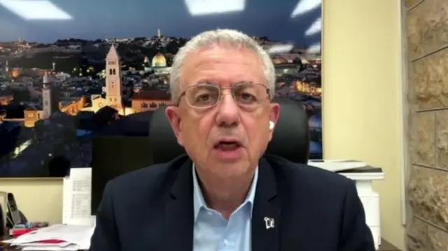 Mustafa Barghouti, líder do partido Iniciativa Nacional Palestina, em entrevista à BBC