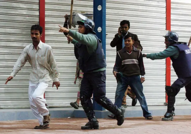 Watch online uning etagini kotardi va birdan kirdi