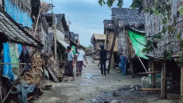 ပြန်မပြင်နိုင်သေးလို့ ပြိုမလဲသွားအောင် တဲတွေကို သစ်သားတိုင်နဲ့ ထောက်ထားကြပါတယ်။