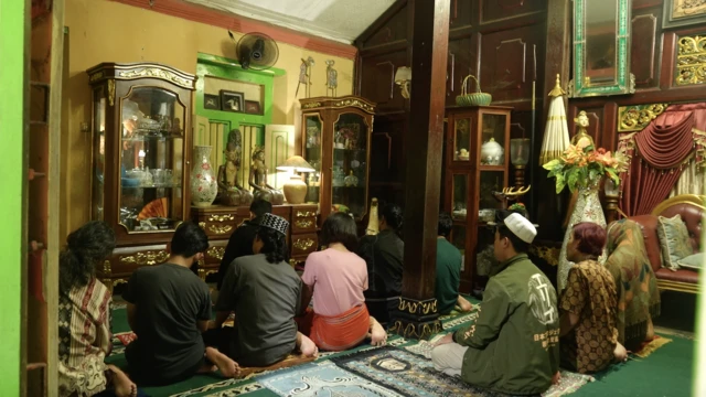 transpuan salat berjamaah