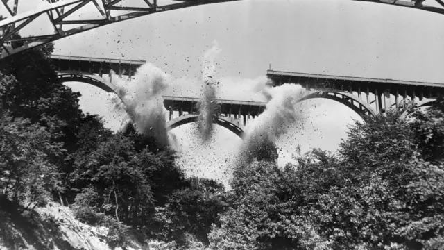 ድማሚት ካለው ከፍተኛ የመፈንዳት አቅም የተነሳ በማዕድን እና በግንባታ ዘርፎች ውስጥ ጥቅም ላይ ይውላል 