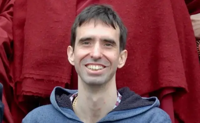 โอเซลยังคงติดต่อกับชุมชนชาวพุทธอยู่