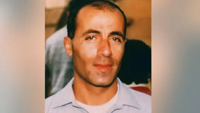 موردخای وانونو - چې دلته په زندان کې لیدل کېږي - د اسرائیلو په یوه صحرايي اټومي بنسټ کې د تخنیکر په توګه کار کاوه.