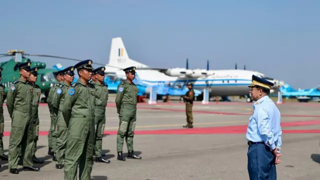 စစ်တပ်အာဏာသိမ်းလိုက်တဲ့နောက်ပိုင်းမှာ မြန်မာစစ်တပ်ဝယ်ယူတဲ့ Y-8 အရေအတွက်က ၄ စင်းရှိပါတယ်။ 