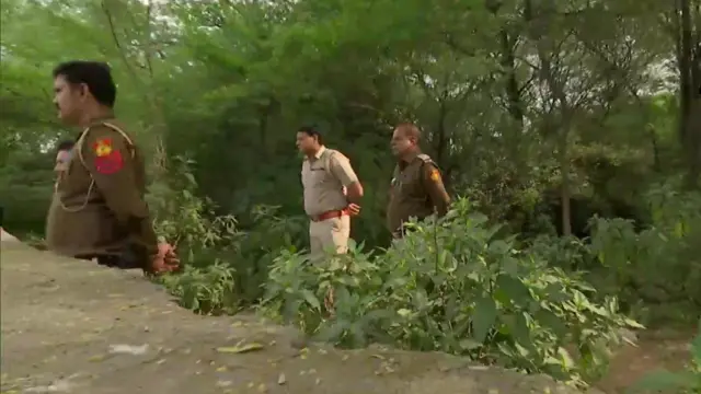 అటవీ ప్రాంతంలో పోలీసుల తనిఖీలు 