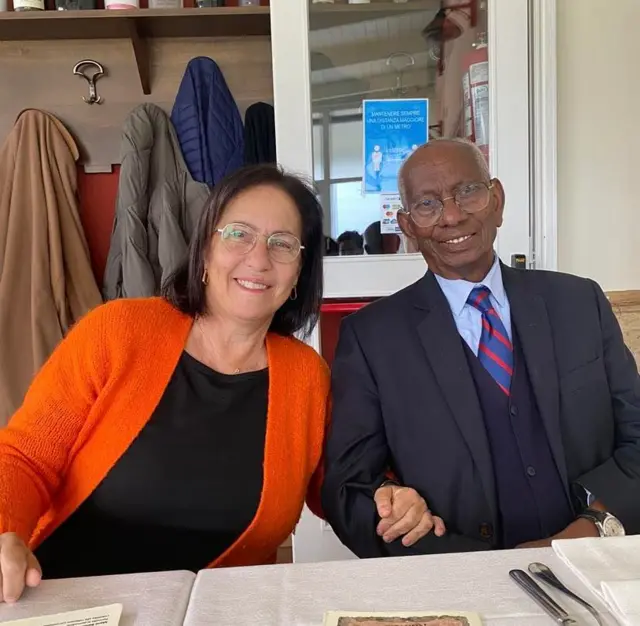 ፕሮፈሰር ያዕቆብ ምስ ብዓልቲ ቤቶም