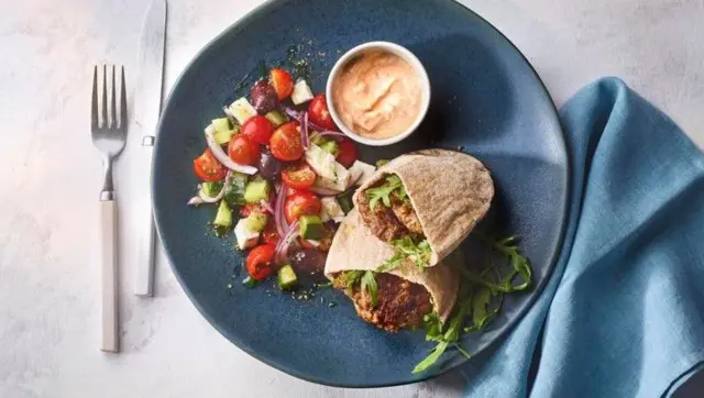 मेडिटेरेनियन खाना फ़ूड नॉइज़ को काबू करने में मददगार हो सकता है. 