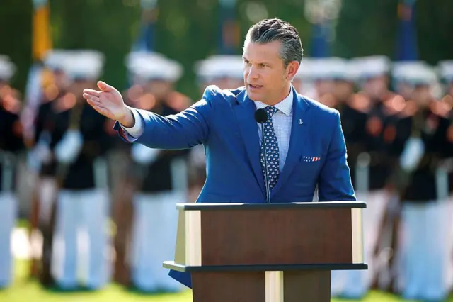 در ماه مارس، پیت هگست، وزیر جنگ آمریکا، اطلاعات طبقه‌بندی شده‌ای در مورد بمباران یمن را در یک چت گروهی به اشتراک گذاشت که یک خبرنگار نیز در آن عضو بود