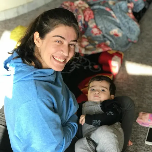ملکۂ نور کے دو بچے ہیں 