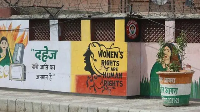  'Mahari ni tusi kwa wanawake,' unasema mchoro wa ukutani katika Agra unaokuza haki za wanawake