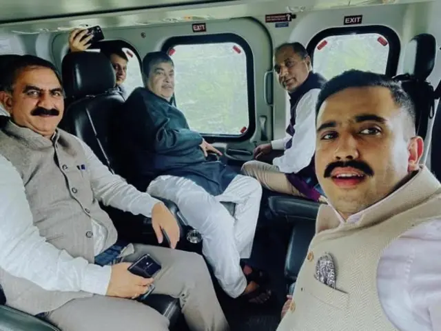 एनएसयुआय आणि युवक काँग्रेसच्या माध्यमातून हिमाचल काँग्रेसचे अध्यक्ष आणि नंतर मुख्यमंत्रीपदापर्यंत पोहोचलेले सुखविंदर सिंग सुक्खू हे सहा वेळा राज्याचे मुख्यमंत्री राहिलेले काँग्रेसचे ज्येष्ठ नेते वीरभद्र सिंग यांचे विरोधक म्हणून पाहिले जातात. बसचालकाचा मुलगा ते मुख्यमंत्रीपद असा प्रवास केलेल्या सुक्खू यांच्यामुळे राज्यातील अनेक काँग्रेस नेते अस्वस्थ आहेत.