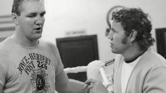 Wepner (kiri) meniti karier sebagai petinju setelah bertugas sebagai marinir AS selama tiga tahun.