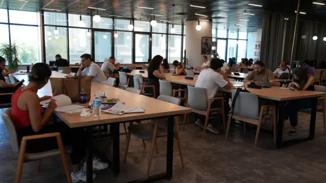 Taksim Meydanı'ndaki İBB Sevgi Soysal Kütüphanesi 