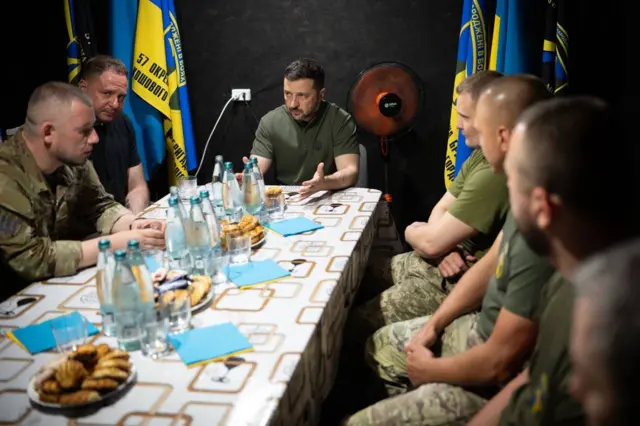 Kay Parkerning katta kokrak fotosurati Mushuk korsatish porno video