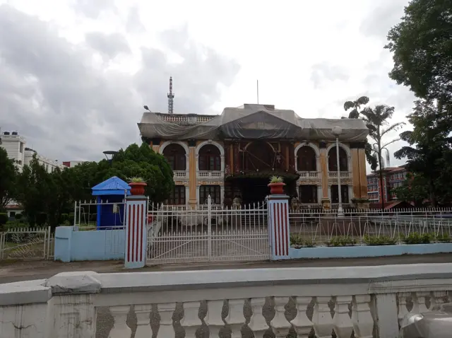 सिंहदरबारस्थित पुरानो संसद् भवन