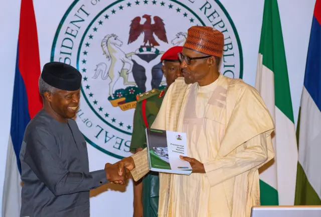 Shugaba mai barin gado Muhammadu Buhari tare da mataimakinsa Yemi Osinbajo
