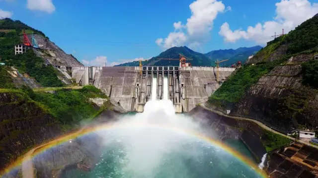 चीन के हेची में बने एक बांध की तस्वीर