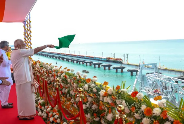 நரேந்திர மோதி, ராமேஸ்வரம், பாம்பன் பாலம், பாம்பன் ரயில் பாலம், மண்டபம்