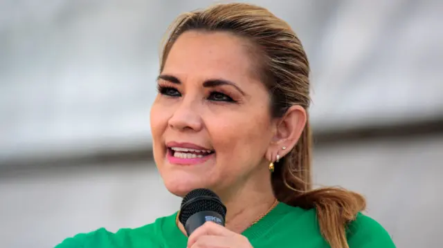 ၂၀၁၉ - ၂၀ ကြားမှာ ဘိုလီဗီးယားရဲ့ကြားကာလခေါင်းဆောင်အဖြစ် တာဝန်ယူခဲ့သူ ဂျန်နီး နာညက်စ် ဟာလည်း အာဏာသိမ်းဖို့ ကြိုးစားတယ်လို့ စွပ်စွဲခံရပြီး ထောင်ဒဏ် ၁၀ နှစ် ချမှတ်ခံခဲ့ရပါတယ်