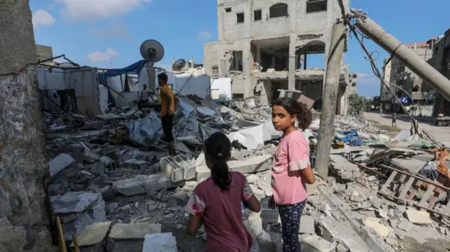 ग़जा पट्टी में इसराइल की बमबारी 