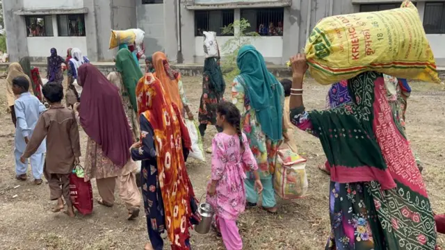 किनारपट्टीच्या भागातील लोकांचं स्थलांतर