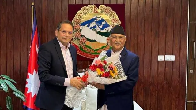 प्रधानमन्त्री केपी ओली र विजय चौथाईवाले 