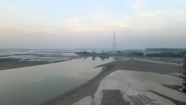 শুষ্ক মৌসুমে শুকিয়ে যায় তিস্তা 