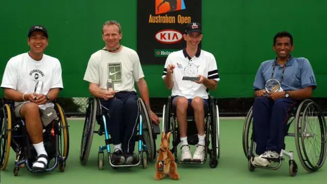 جایانت میستری (سمت راست) در مسابقات کلاسیک هشت ۲۰۰۲ در کنار رابین آمرلان هلندی (نفر دوم سمت راست) برنده مسابقه دونفره مردان شدند