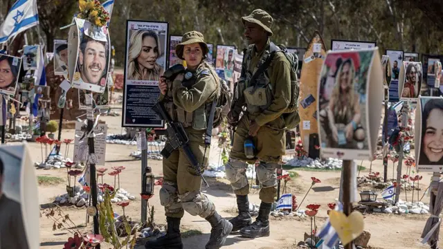 7 Ekim 2023'te Hamas, İsrail'e girerek 1.200 kişiyi öldürdü, bunların çoğu sınırdaki Nova Müzik Festivali katılımcılarıydı.