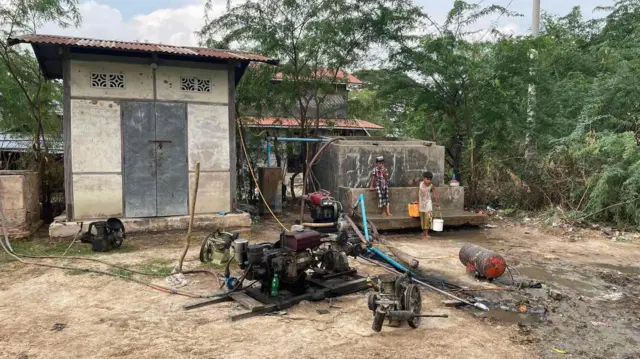 ရေငန်တွင်းထဲက ရေကိုပဲ ခပ်ယူသုံးစွဲနေကြရပါတယ်