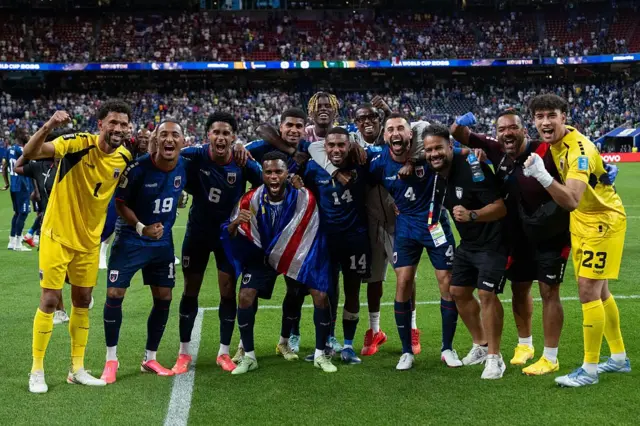 Des joueurs du Cap-Vert célèbrent durant le match du groupe H de la Coupe du Monde de la FIFA 2026 opposant le Cap-Vert à l'Arabie saoudite au stade de Houston, le 26 juin 2026 à Houston, aux États-Unis. 