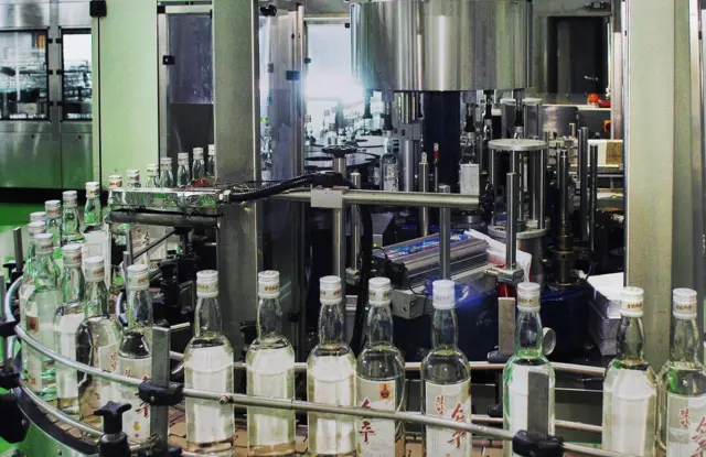 북한 대동강식료무역회사의 주류 제조 공장의 내부 모습