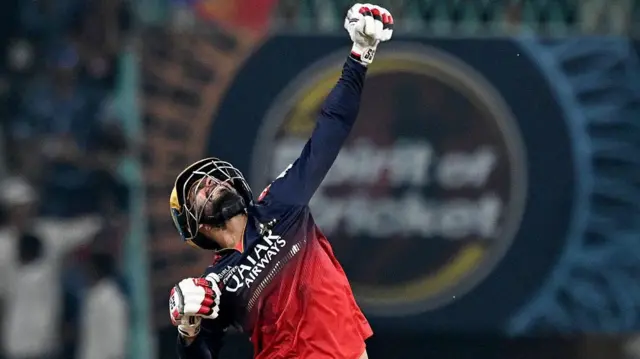 வெற்றியுடன் முதல் தகுதிச்சுற்றில் ஆர்சிபி