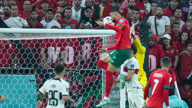 هنگام گل زدن به پرتغال سر نصیری در لحظه ضربه زدن به توپ، در فاصله ۲ متر و ۷۸ سانتی متری از زمین قرار داشت