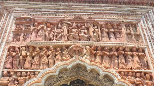 কালনার শতাব্দীপ্রাচীন প্রতাপেশ্বর মন্দিরের টেরাকোটা ফলকে রামের রাজদরবার