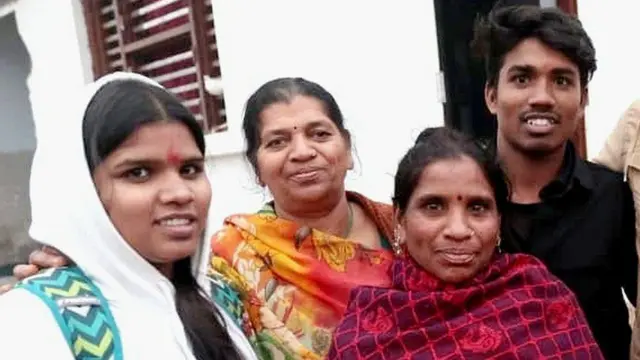 Ніту Кумарі з дітьми після возз'єднання