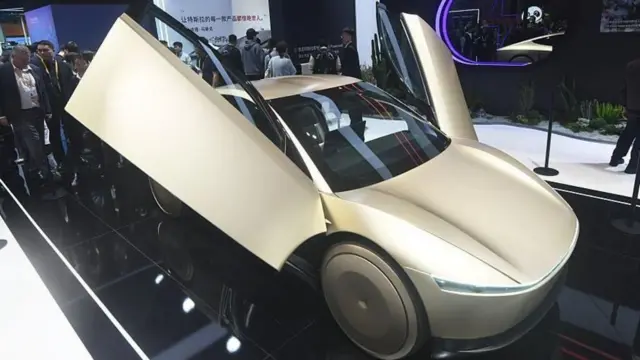 ઇલોન મસ્ક, ટેસ્લા, રેકોર્ડ એક ટ્રિલિયન ડોલરનું પેકેજ, વિશ્વની સૌથી ધનવાન વ્યક્તિ, મસ્ક શું કરશે તો એક લાખ ટ્રિલિયન ડોલર મળશે, ટેસ્લા રોબોટેક્સી, હ્યુમનોઇડ રોબોટ્સ, બીબીસી ગુજરાતી 