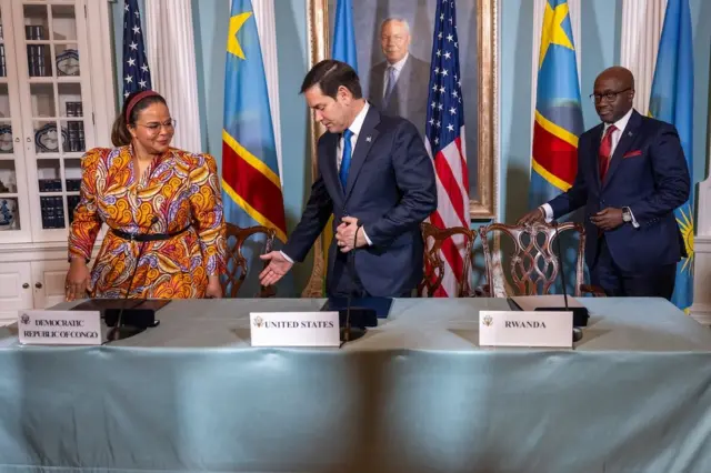 Nyuma y'amahame yo kumvikana basinye mu kwezi kwa Mata(4), uyu munsi ba Minisitiri b'ububanyi n'amahanga Thérese Kayikwamba wa DR Congo na Olivier Nduhungirehe w'u Rwanda barasinya amasezerano y'amahoro bari kumwe na Marco Rubio wa Leta Zunze Ubumwe za Amerika