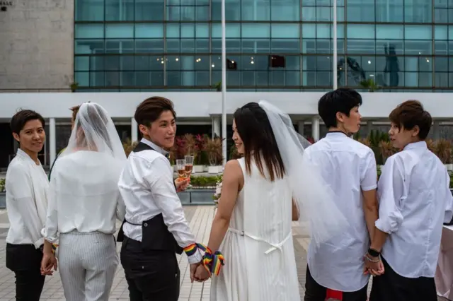 2019年5月25日，身穿结婚礼服的同性伴侣参与香港同志权益的倡议活动。