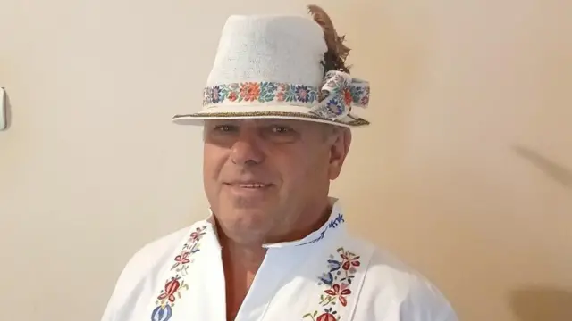 Bači Pindro u slovačkoj narodnoj nošnji