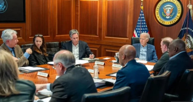 ජෝ බයිඩන් ධවල මන්දිරයේදී ජාතික ආරක්ෂක කවුන්සිලයේ සාමාජිකයින් සමඟ හමුවීමක් 