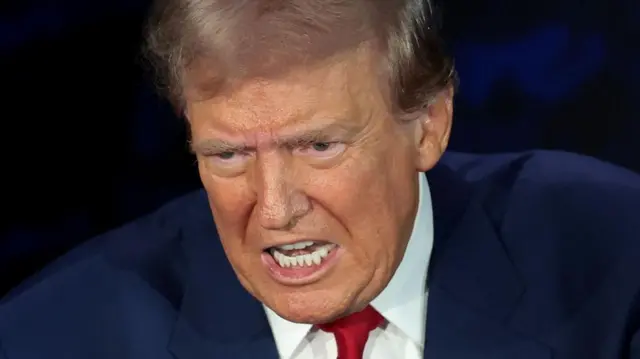 Tiraamp falmii jalqabaa kaadhimamtuu Pirezidantii Dimookiraatotaa Kaamlaa Haaris waliin taasisanirratti dhimma bineeldotaa kaasaniiru 