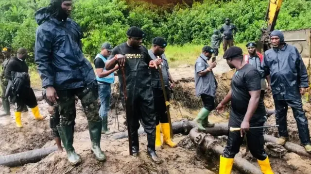 Des entreprises de sécurité privées sur le site de vol de pétrole.